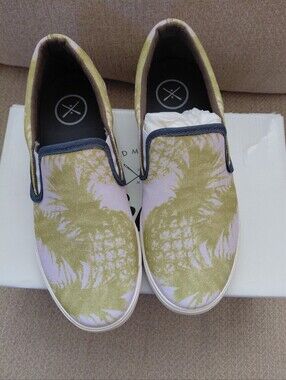 Inkkas Slip-On Canvas Shoes With Pineapple Print